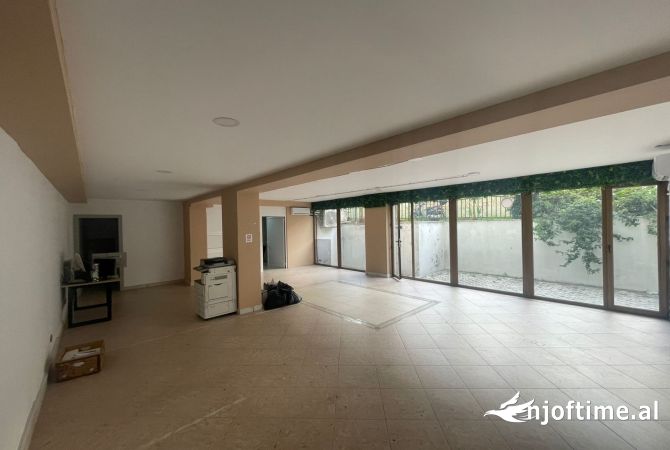 Ambient biznesi me qera 3+1 ne Tirane - 2,000 Euro