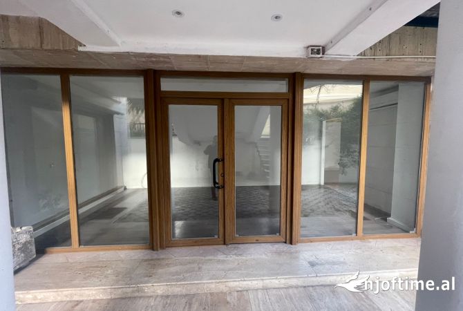 Ambient biznesi me qera 3+1 ne Tirane - 2,000 Euro