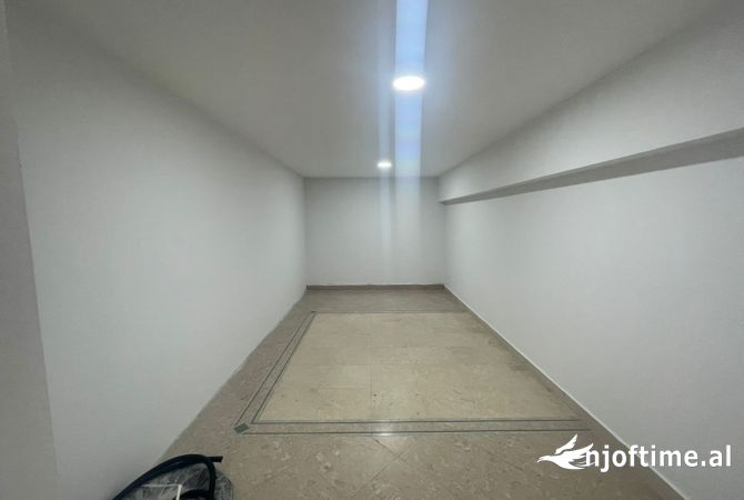 Ambient biznesi me qera 3+1 ne Tirane - 2,000 Euro