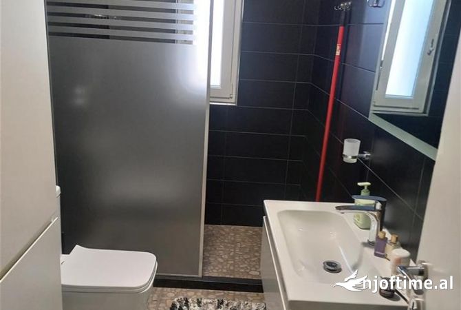 Shtepi ne shitje Apartament ne Tirane, 1+1, Mobilimi E mobiluar, Pagesa 105,000  Euro.