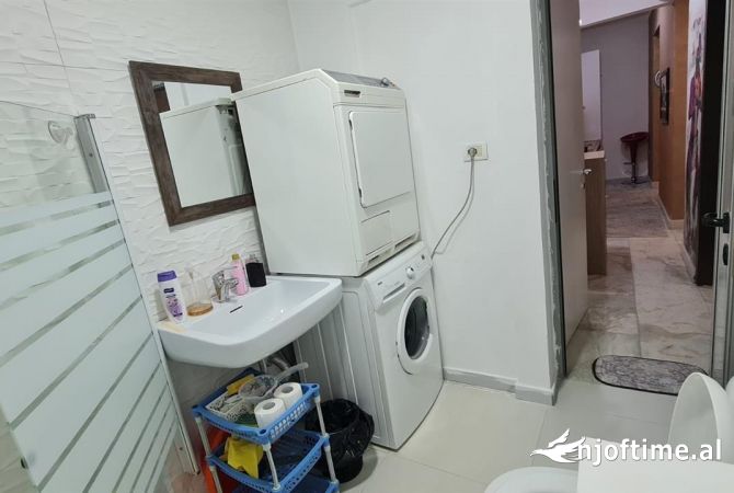 Shtepi me qera Apartament ne Tirane, 1+1, Mobilimi E mobiluar, Pagesa 600  Euro.