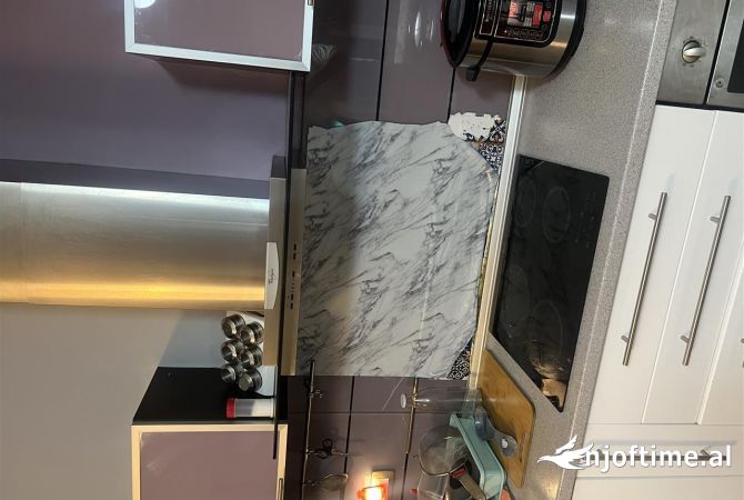 Shtepi ne shitje Apartament ne Tirane, 2+1, Mobilimi E mobiluar, Pagesa 125,000  Euro.