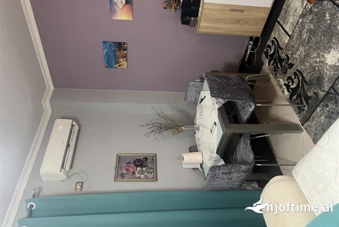 Shtepi ne shitje Apartament ne Tirane, 2+1, Mobilimi E mobiluar, Pagesa 125,000  Euro.