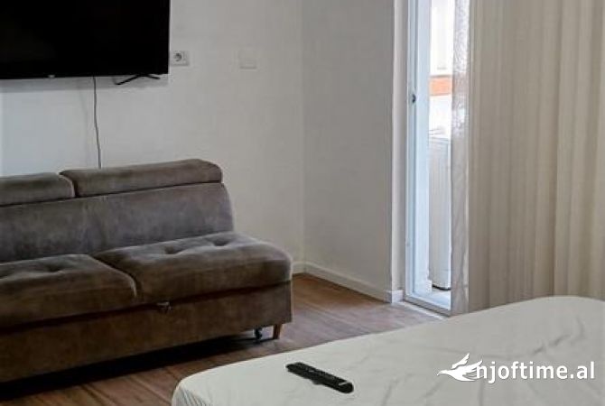 Shtepi me qera Apartament ne Tirane, 1+1, Mobilimi E mobiluar, Pagesa 450  Euro.