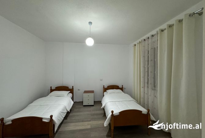 Shtepi me qera Shtepi Private ne Tirane, 3+1, Mobilimi E mobiluar, Pagesa 700  Euro.