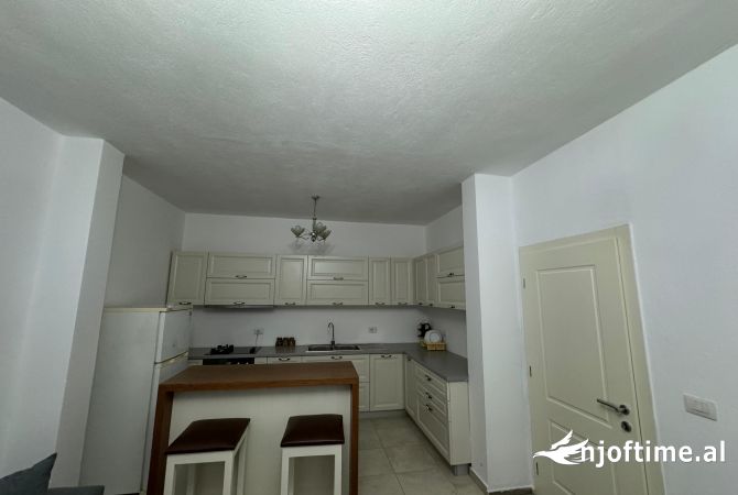 Shtepi me qera Shtepi Private ne Tirane, 3+1, Mobilimi E mobiluar, Pagesa 700  Euro.