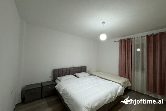 Shtepi me qera Shtepi Private ne Tirane, 3+1, Mobilimi E mobiluar, Pagesa 700  Euro.