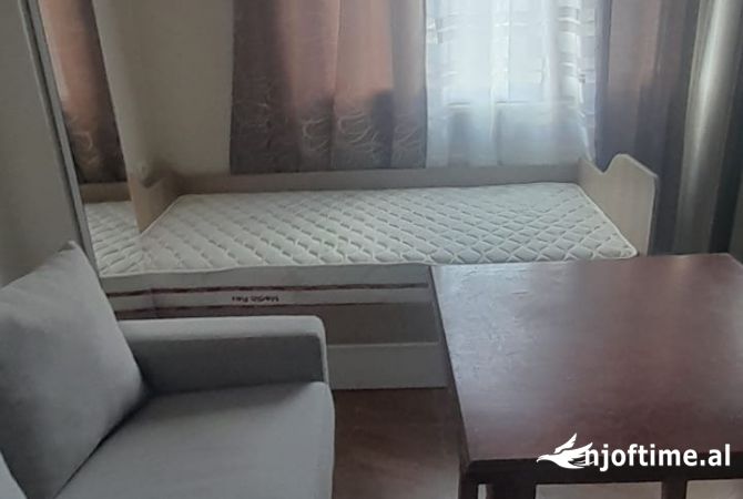 Shtepi me qera Apartament ne Tirane, Garsoniere, Mobilimi E mobiluar, Pagesa 30,000  Leke.