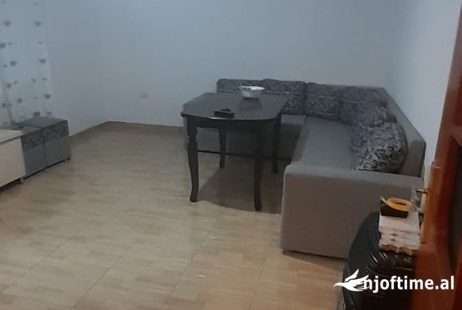 Shtepi me qera Apartament ne Tirane, 1+1, Mobilimi E mobiluar, Pagesa 40,000  Leke.