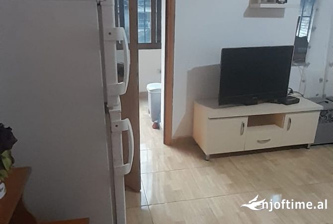 Shtepi me qera 1+1 ne Tirane - 40,000 Leke