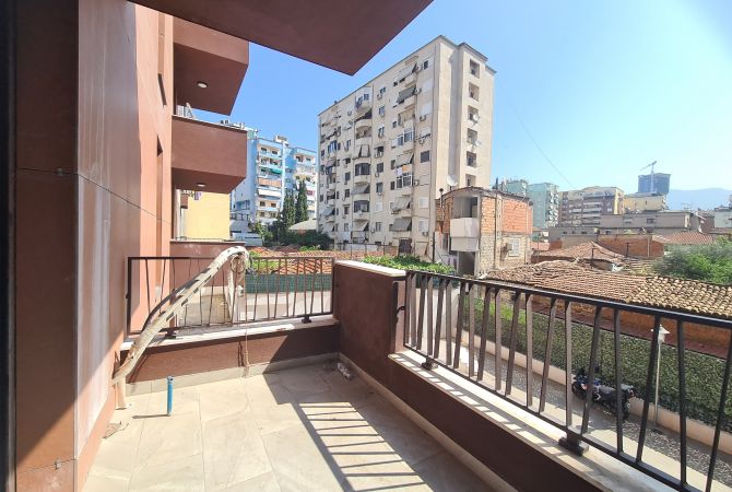 Shtepi ne shitje 2+1 ne Tirane - 225,000 Euro
