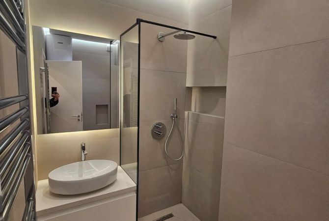 Shtepi ne shitje Apartament ne Tirane, 2+1, Mobilimi E mobiluar, Pagesa 265,000  Euro.