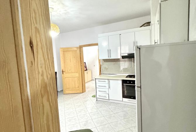 Shtepi me qera 1+1 ne Tirane - 40,000 Leke