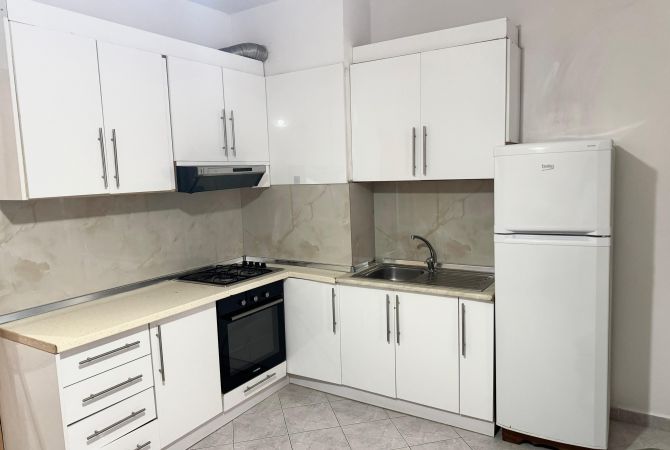 Shtepi me qera Apartament ne Tirane, 1+1, Mobilimi E mobiluar, Pagesa 40,000  Leke.