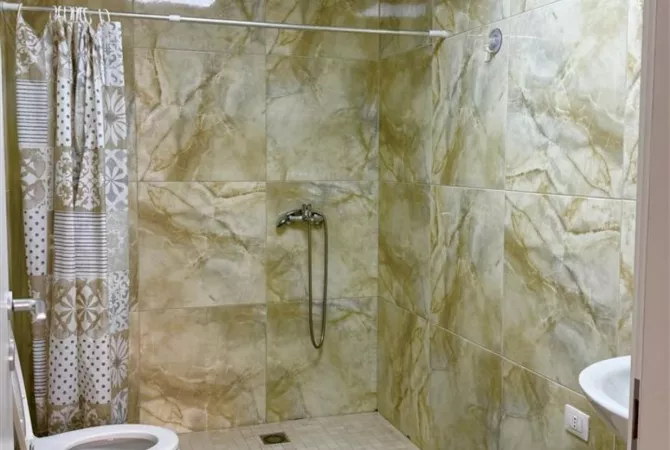 Shtepi me qera Apartament ne Tirane, 2+1, Mobilimi E mobiluar, Pagesa 750  Euro.