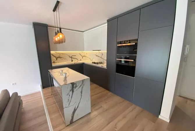 Shtepi me qera 2+1 ne Tirane - 1,300 Euro