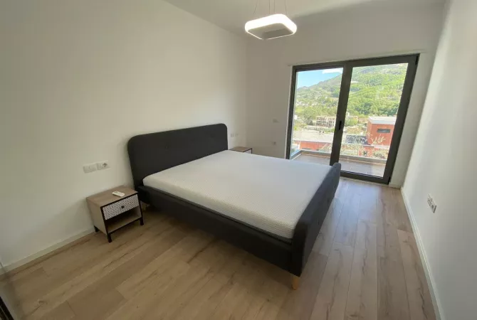Shtepi me qera 2+1 ne Tirane - 1,300 Euro