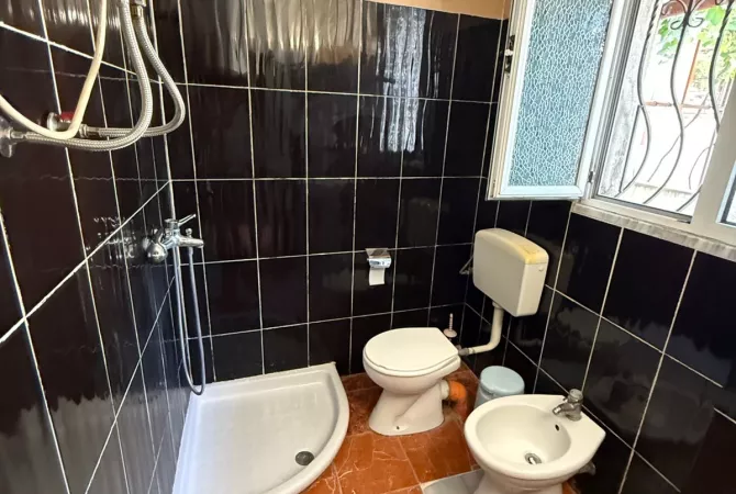 Shtepi me qera 1+1 ne Tirane - 30,000 Leke