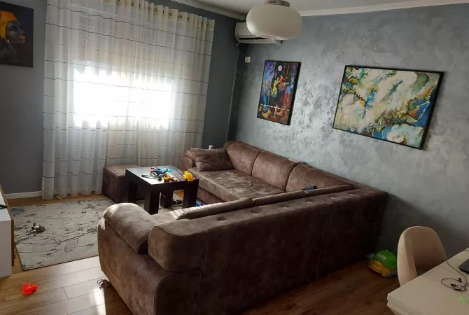 Shtepi me qera Apartament ne Tirane, 2+1, Mobilimi E mobiluar, Pagesa 50,000  Leke.
