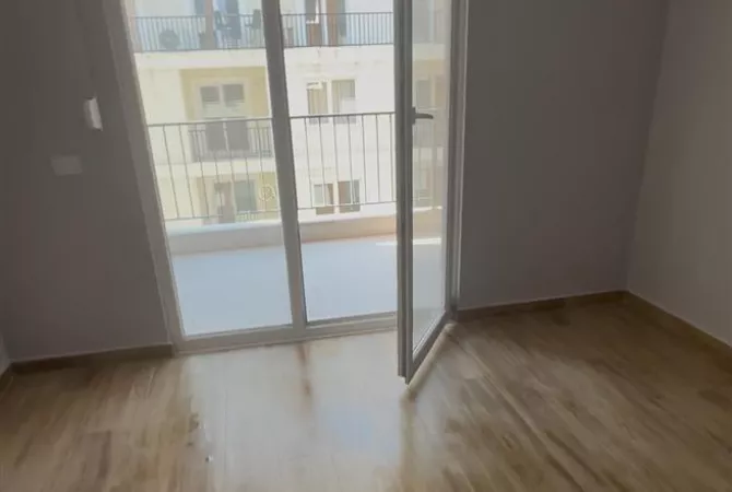 Shtepi ne shitje Apartament ne Tirane, 2+1, Mobilimi Bosh, pa mobiluar, Pagesa 103,000  Euro.