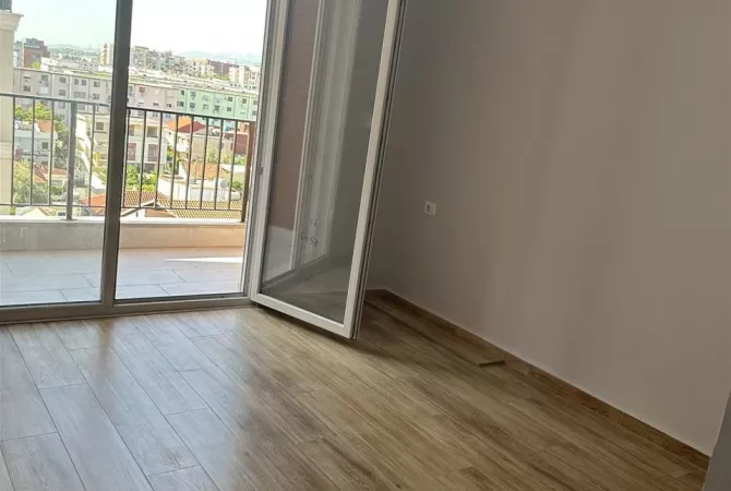 Shtepi ne shitje Apartament ne Tirane, 2+1, Mobilimi Bosh, pa mobiluar, Pagesa 103,000  Euro.