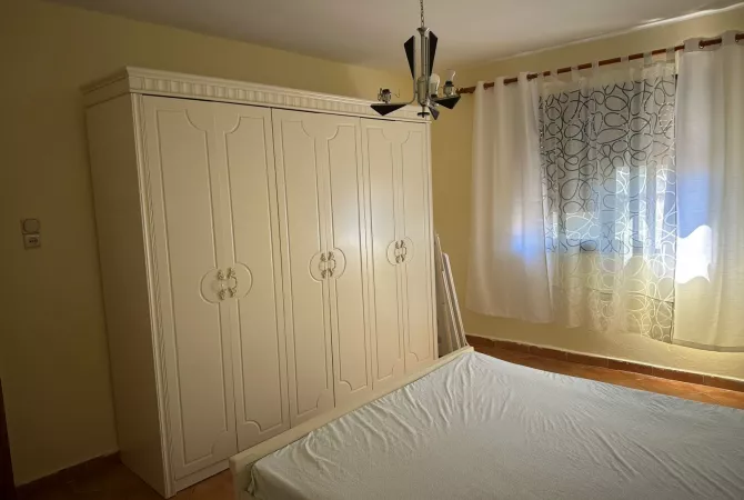 Shtepi me qera 1+1 ne Tirane - 40,000 Leke