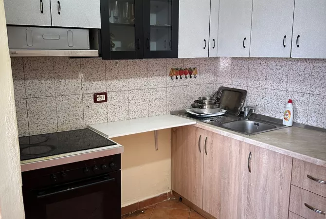 Shtepi me qera 1+1 ne Tirane - 40,000 Leke