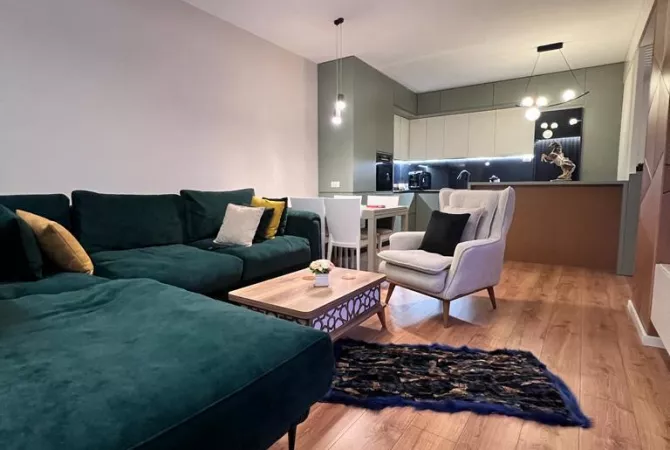 Shtepi me qera 2+1 ne Tirane - 1,000 Euro