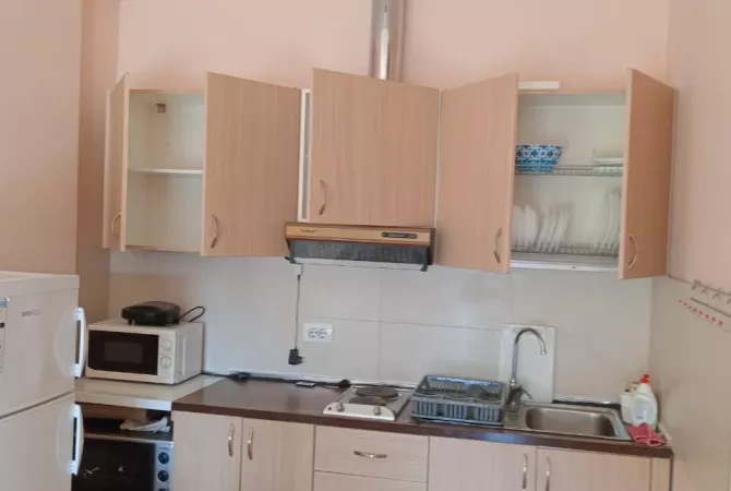 Shtepi me qera Apartament ne Tirane, 2+1, Mobilimi E mobiluar, Pagesa 470  Euro.