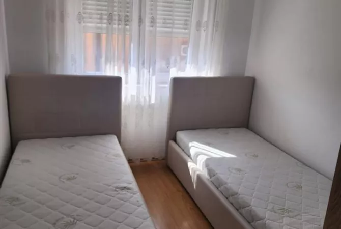 Shtepi me qera Apartament ne Tirane, 2+1, Mobilimi E mobiluar, Pagesa 65,000  Leke.
