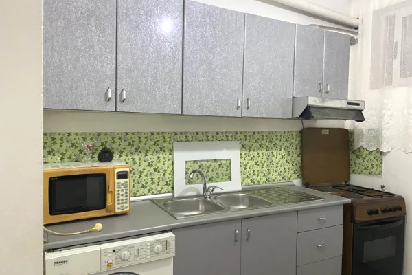 Shtepi me qera Garsoniere ne Tirane - 300 Euro