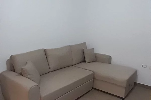 Shtepi me qera Apartament ne Tirane, 1+1, Mobilimi E mobiluar, Pagesa 47,000  Leke.