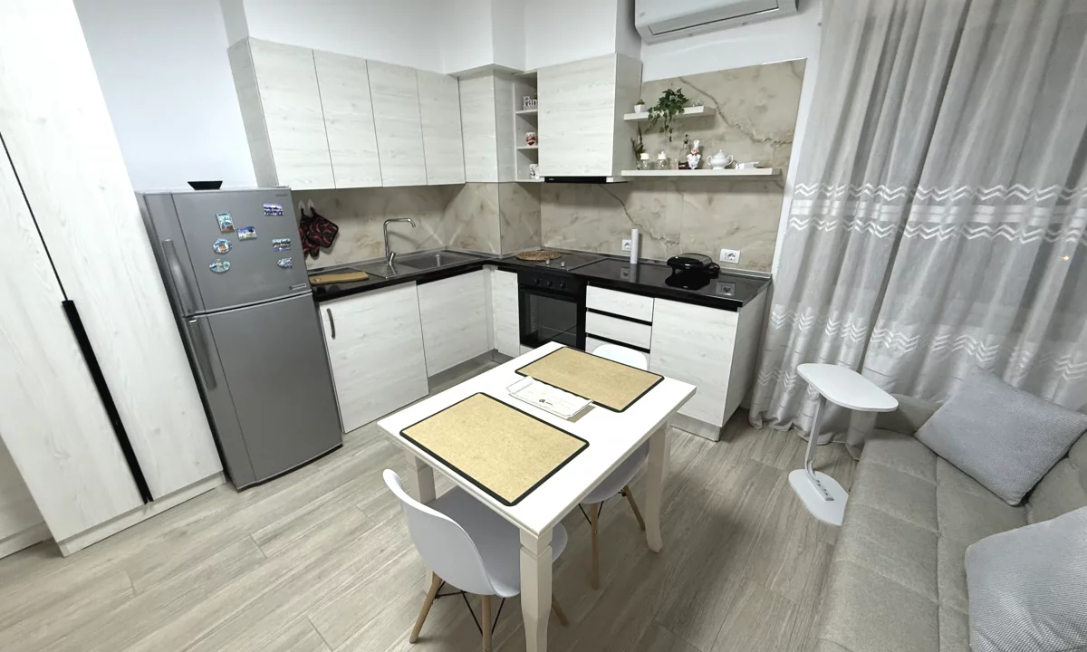 Shtepi me qera Apartament ne Tirane, Garsoniere, Mobilimi E mobiluar, Pagesa 480  Euro.