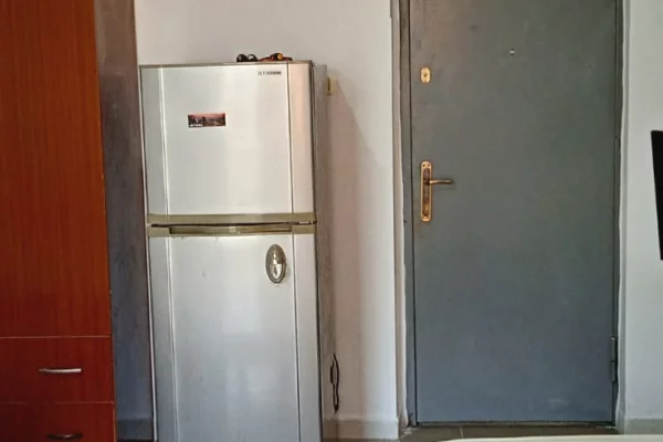 Shtepi me qera Apartament ne Tirane, Garsoniere, Mobilimi E mobiluar, Pagesa 35,000  Leke.