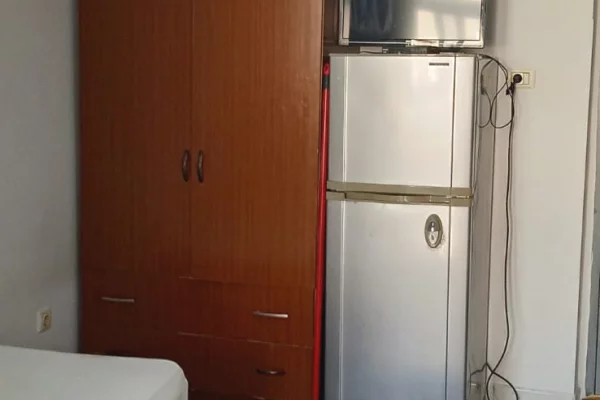 Shtepi me qera Apartament ne Tirane, Garsoniere, Mobilimi E mobiluar, Pagesa 35,000  Leke.