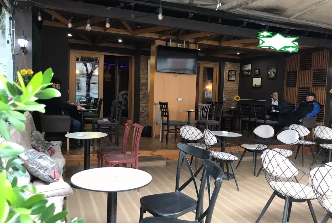 Ambiente Commerciale in Vendita 2+1 a Tirana - 299,700 Euro