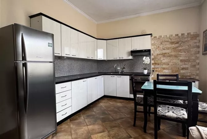 Shtepi me qera 4+1 ne Tirane - 720 Euro