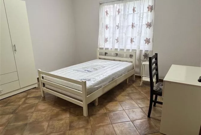 Shtepi me qera 4+1 ne Tirane - 720 Euro