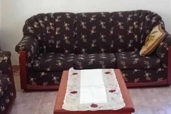 Shtepi me qera 2+1 ne Tirane - 40,000 Leke