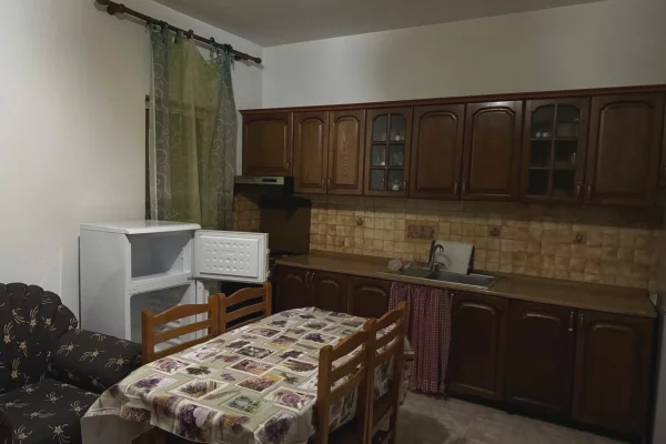 Shtepi me qera Apartament ne Tirane, 2+1, Mobilimi E mobiluar, Pagesa 40,000  Leke.