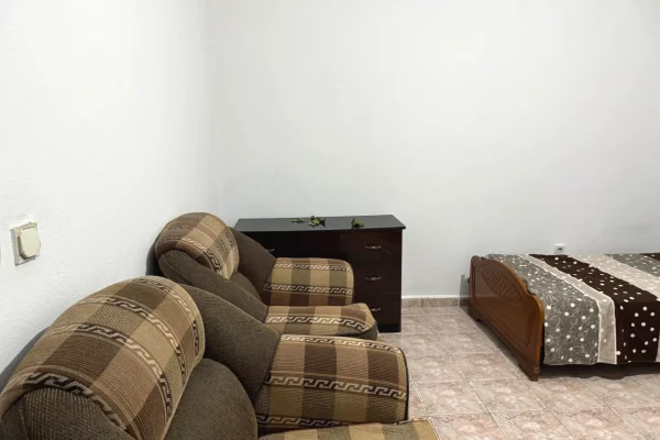 Shtepi me qera Apartament ne Tirane, 2+1, Mobilimi E mobiluar, Pagesa 40,000  Leke.