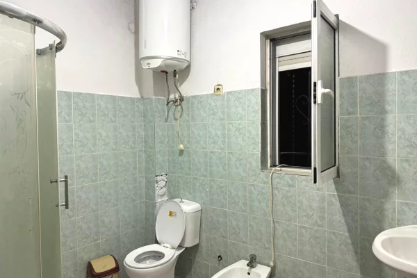 Shtepi me qera Apartament ne Tirane, 2+1, Mobilimi E mobiluar, Pagesa 40,000  Leke.