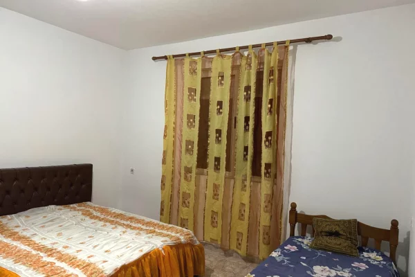 Shtepi me qera Apartament ne Tirane, 2+1, Mobilimi E mobiluar, Pagesa 40,000  Leke.