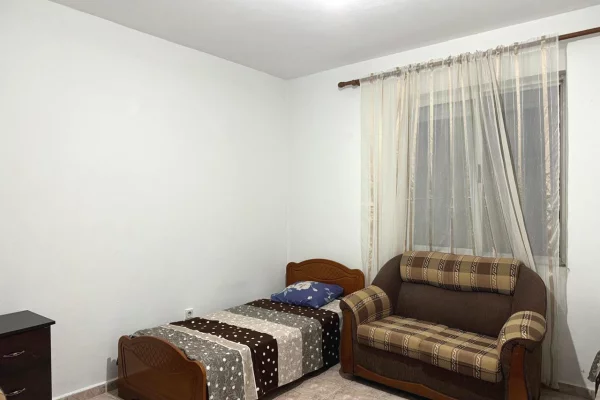 Shtepi me qera Apartament ne Tirane, 2+1, Mobilimi E mobiluar, Pagesa 40,000  Leke.