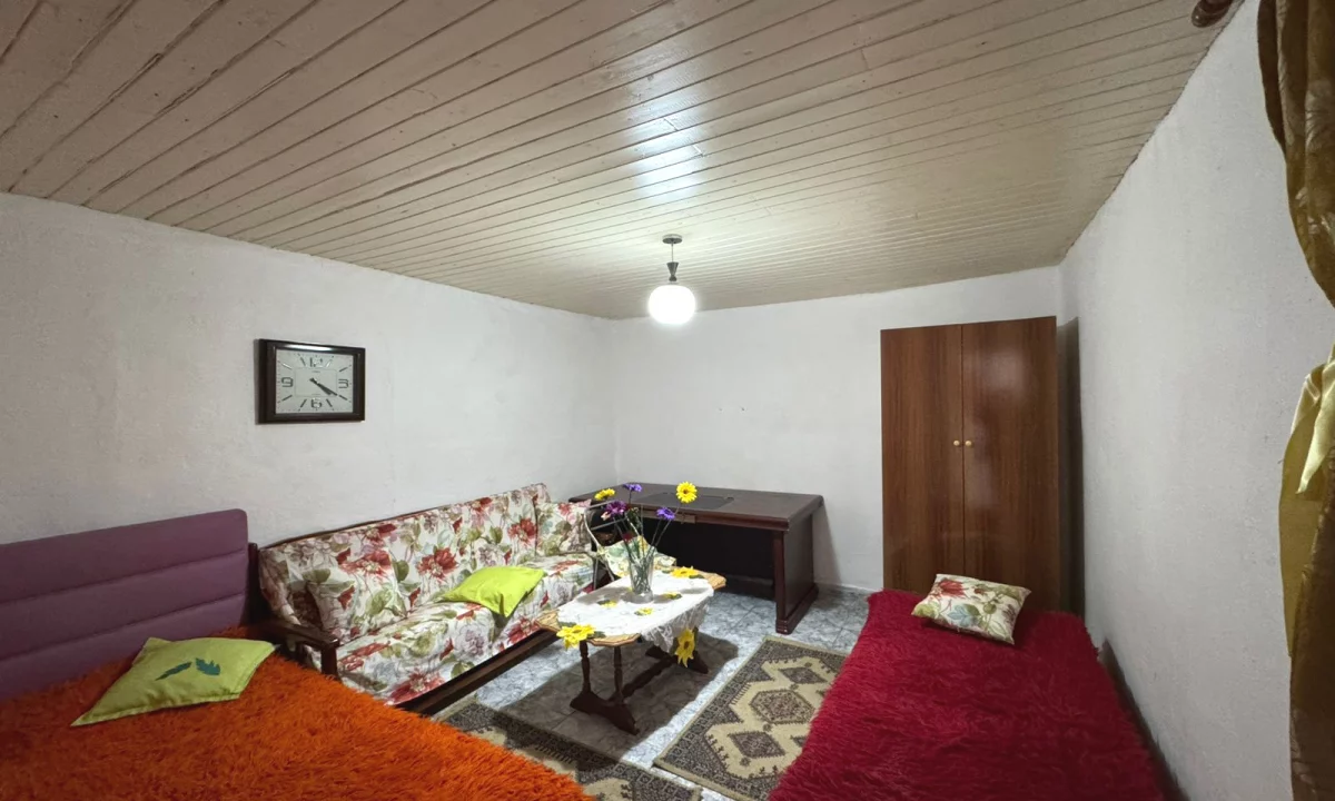 Shtepi me qera Shtepi Private ne Tirane, 1+1, Mobilimi E mobiluar, Pagesa 35,000  Leke.