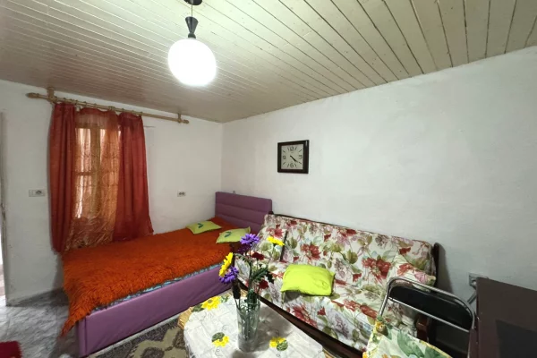 Shtepi me qera 1+1 ne Tirane - 35,000 Leke