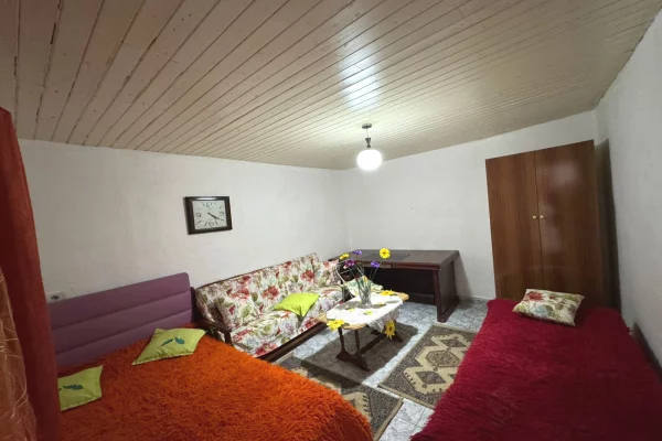 Shtepi me qera Shtepi Private ne Tirane, 1+1, Mobilimi E mobiluar, Pagesa 35,000  Leke.