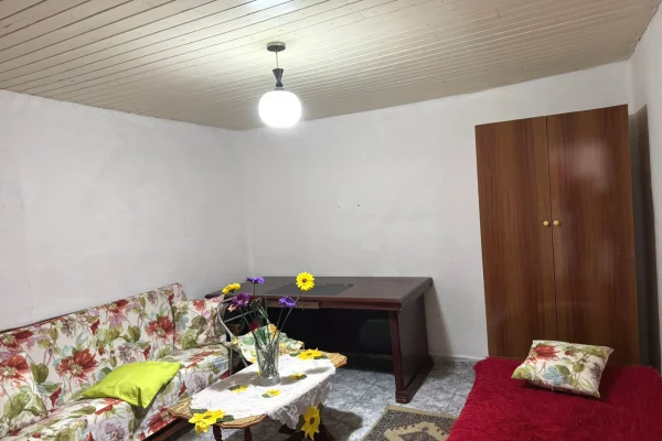 Shtepi me qera Shtepi Private ne Tirane, 1+1, Mobilimi E mobiluar, Pagesa 35,000  Leke.