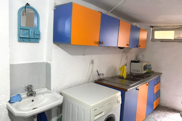 Shtepi me qera Shtepi Private ne Tirane, 1+1, Mobilimi E mobiluar, Pagesa 35,000  Leke.