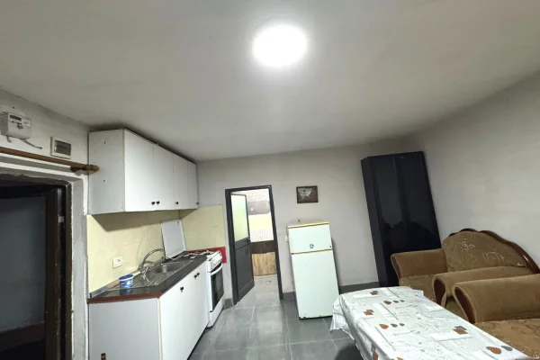 Shtepi me qera Shtepi Private ne Tirane, Garsoniere, Mobilimi E mobiluar, Pagesa 20,000  Leke.